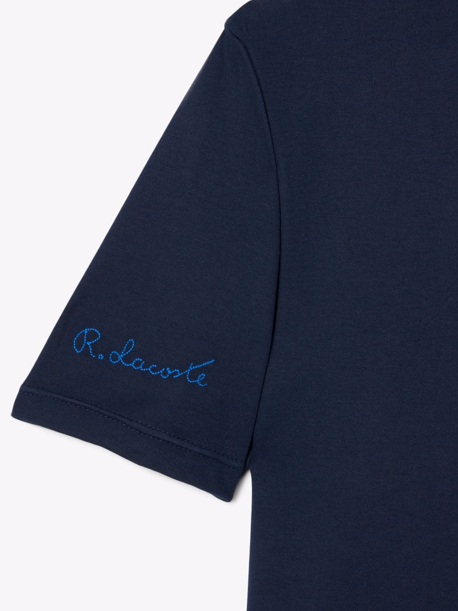 Maglietta con firma ricamata